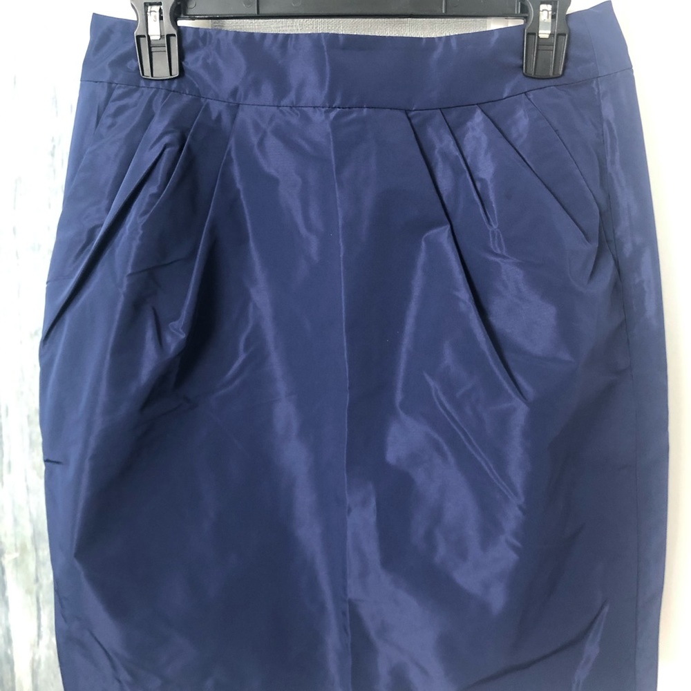 Banana Republic size 4 pleated navy skirt